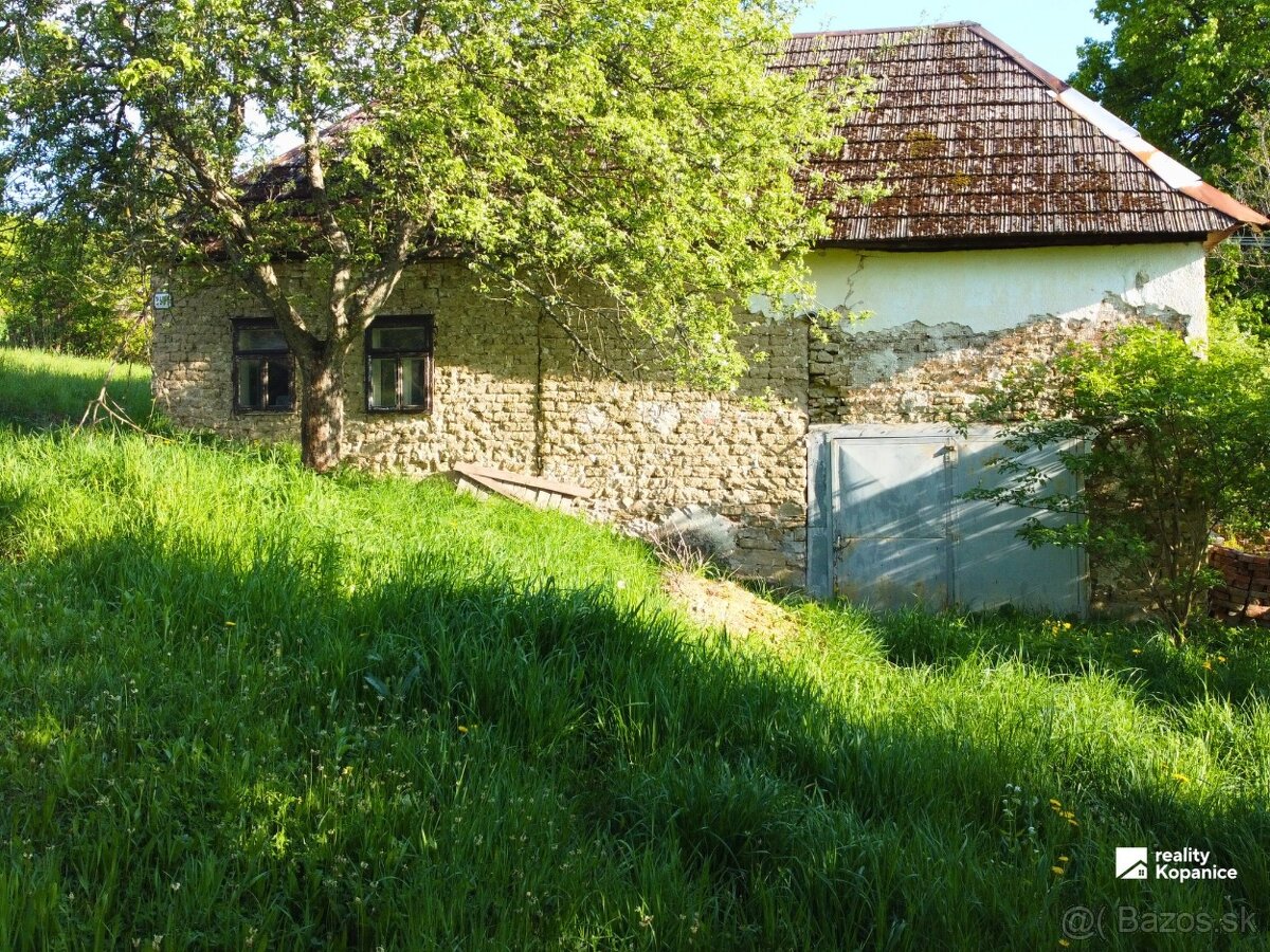 Stavebný pozemok so starším domom na zbúranie