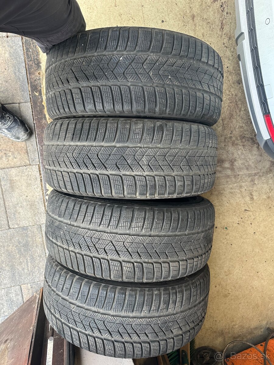 Zimné pneumatiky Pirelli 235/45 98V R18