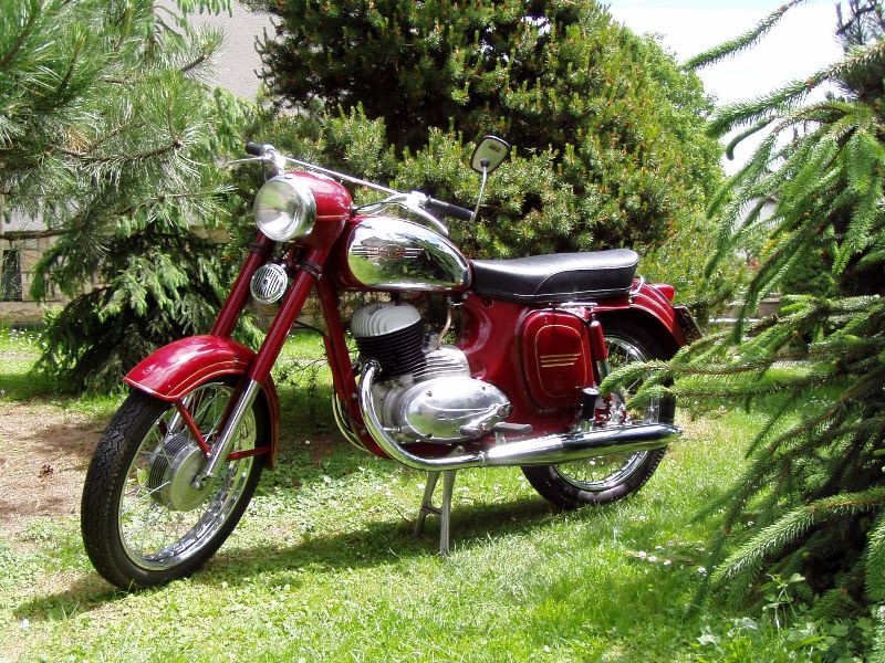 Kúpim Jawa sport 250 590 v originálnom stave