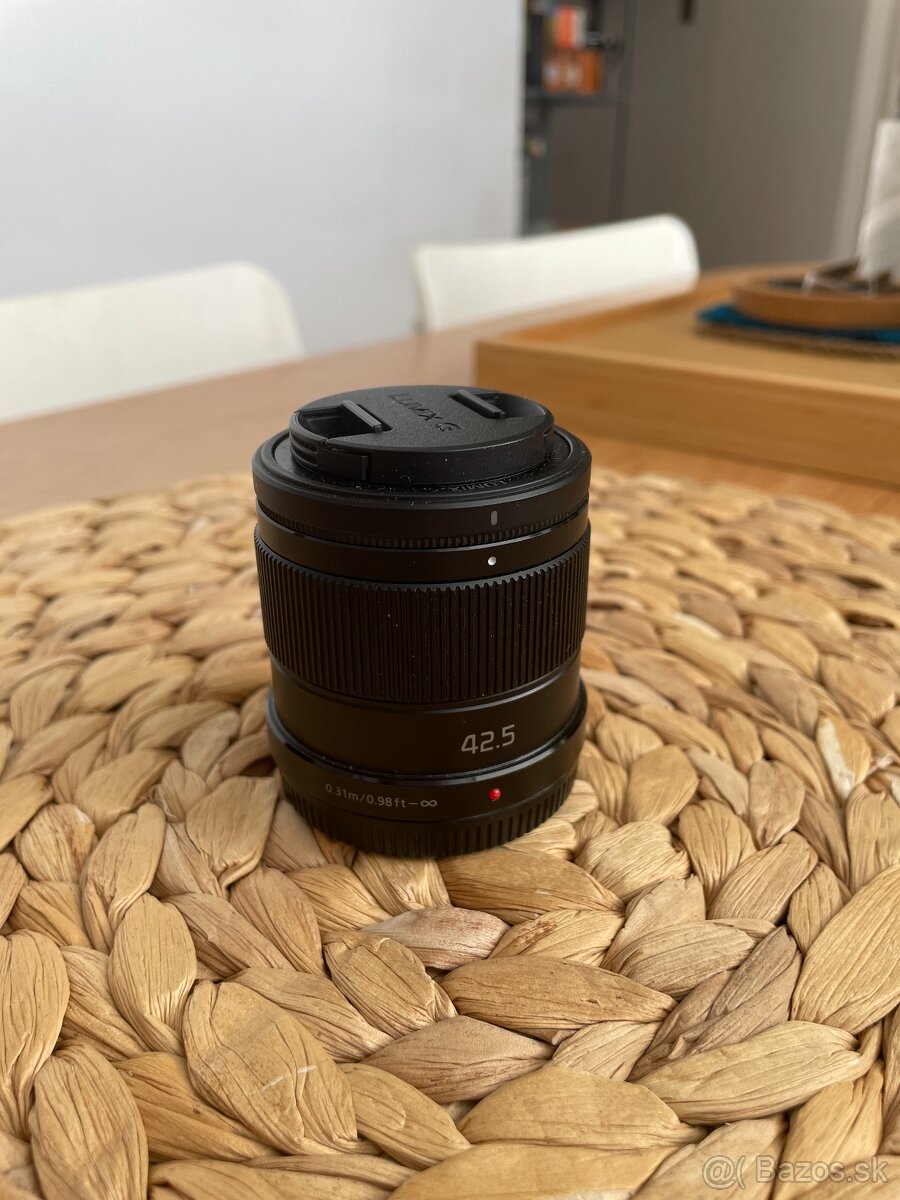 Panasonic LUMIX G 42.5mm f/1.7 ASPH. POWER O.I.S.