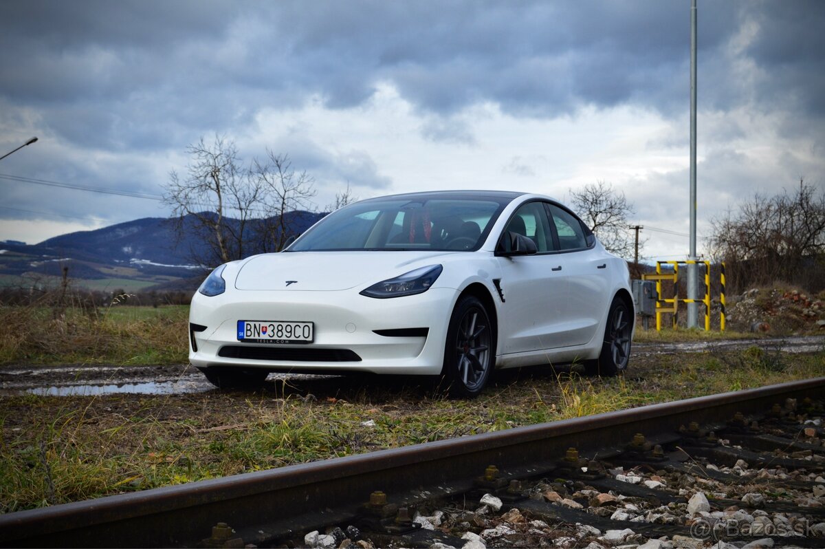Tesla 3 SR 2023