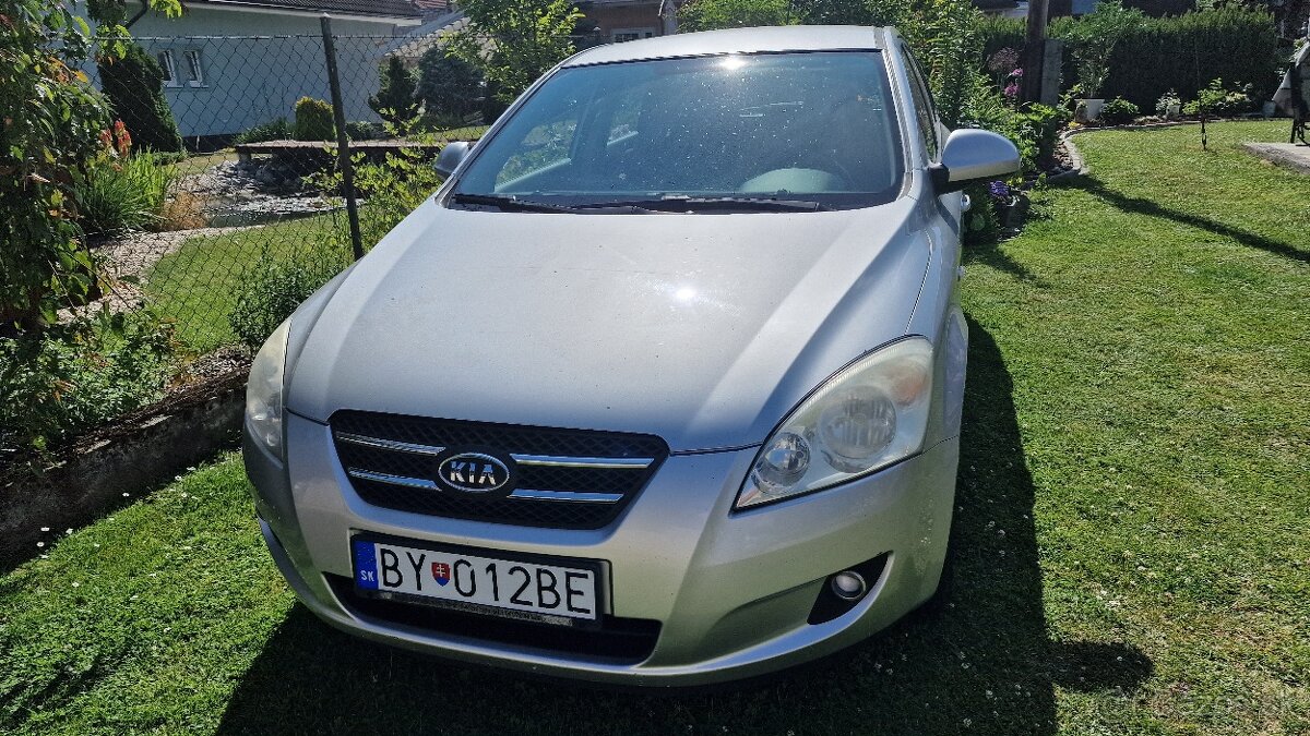 KIA Cee'd 1.6CRDi hatchback