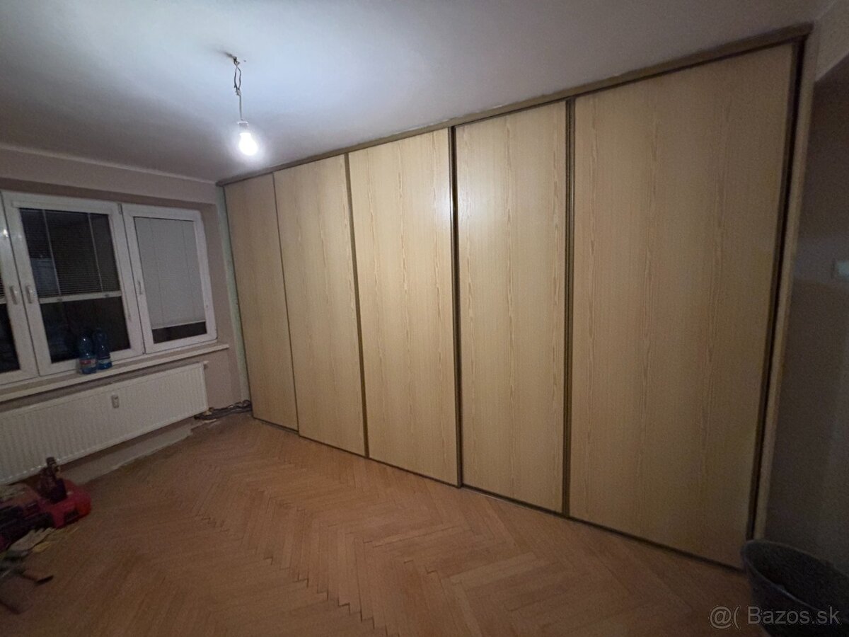 Stavana skrina v demonte
