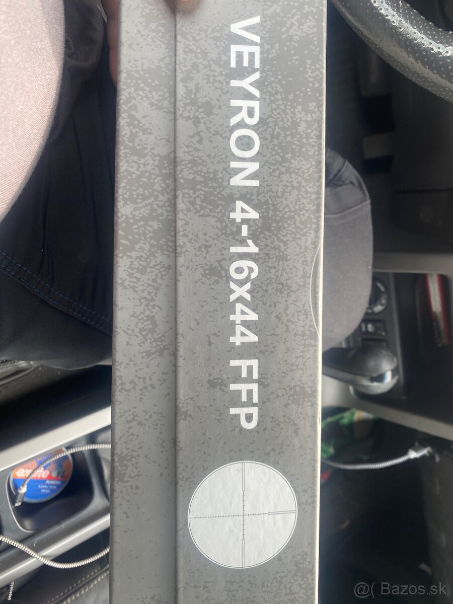 Puskohlad 4-16x44 FFP vector Optics
