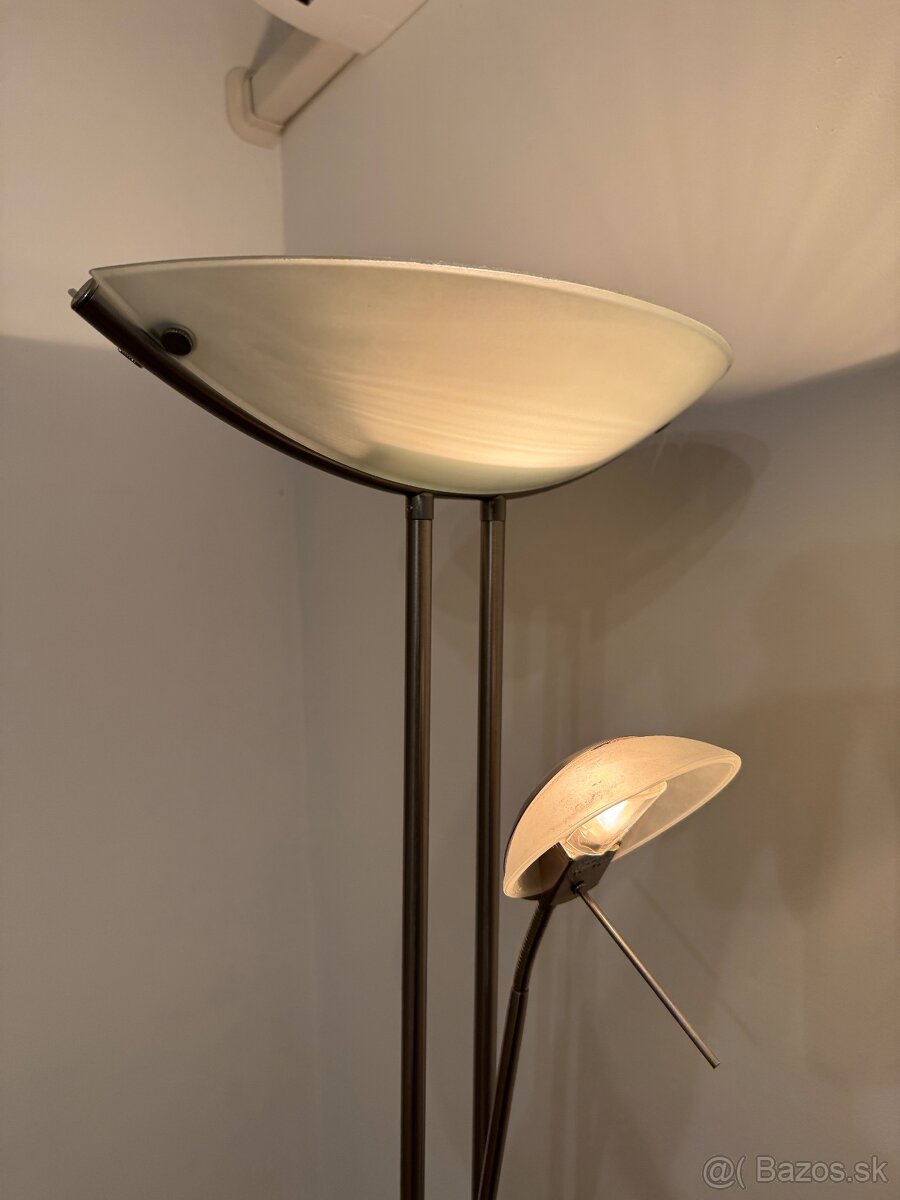 stmievatelna stojaca lampa