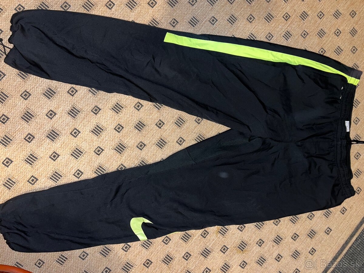 Nike sustaky tenučké