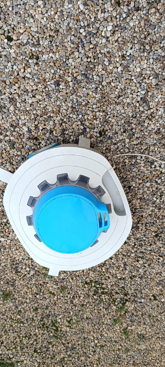 Bazénový vysávač