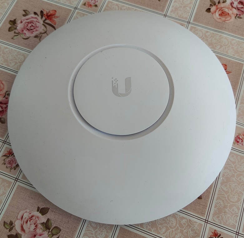 Ubiquiti, Unifi - UAP-AC-HD, UCG-Ultra, UISP-R