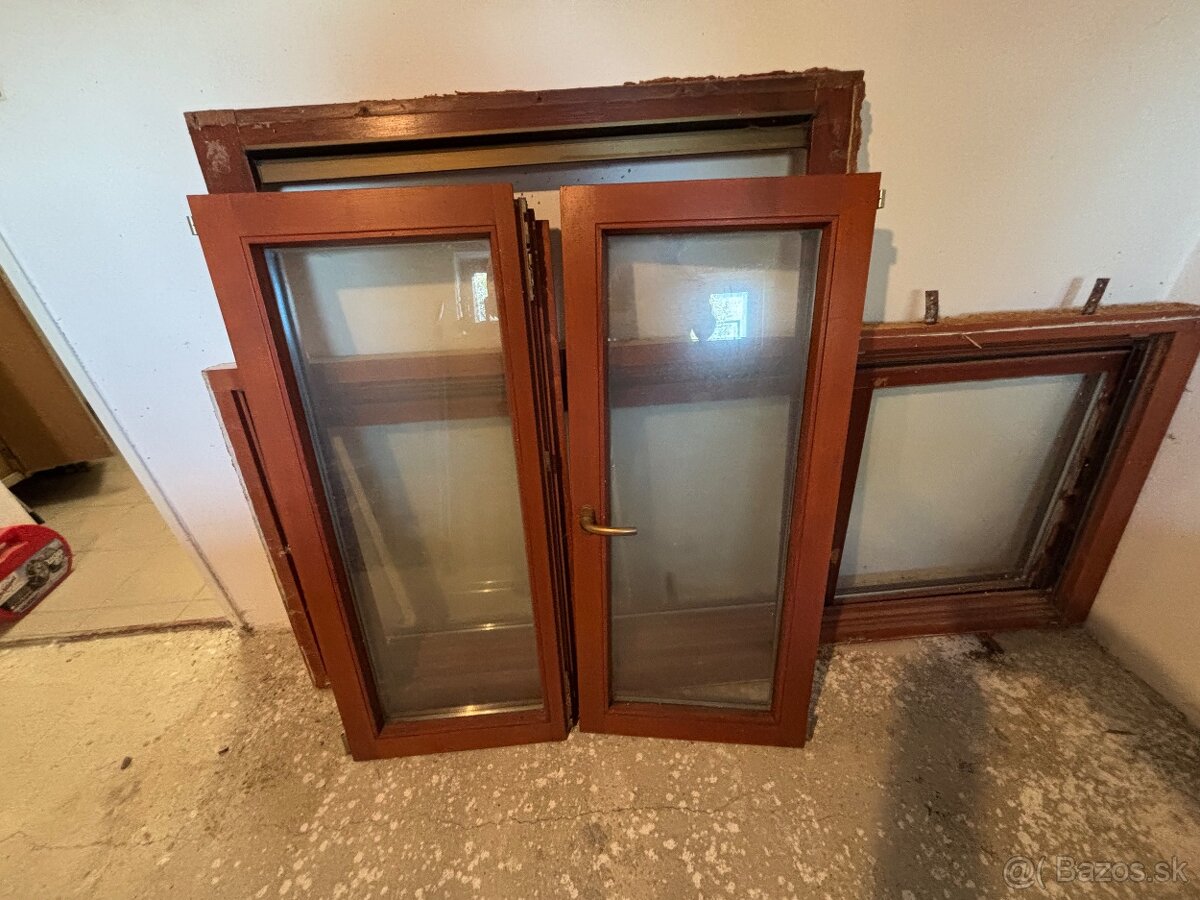 Drevené okno, dvere