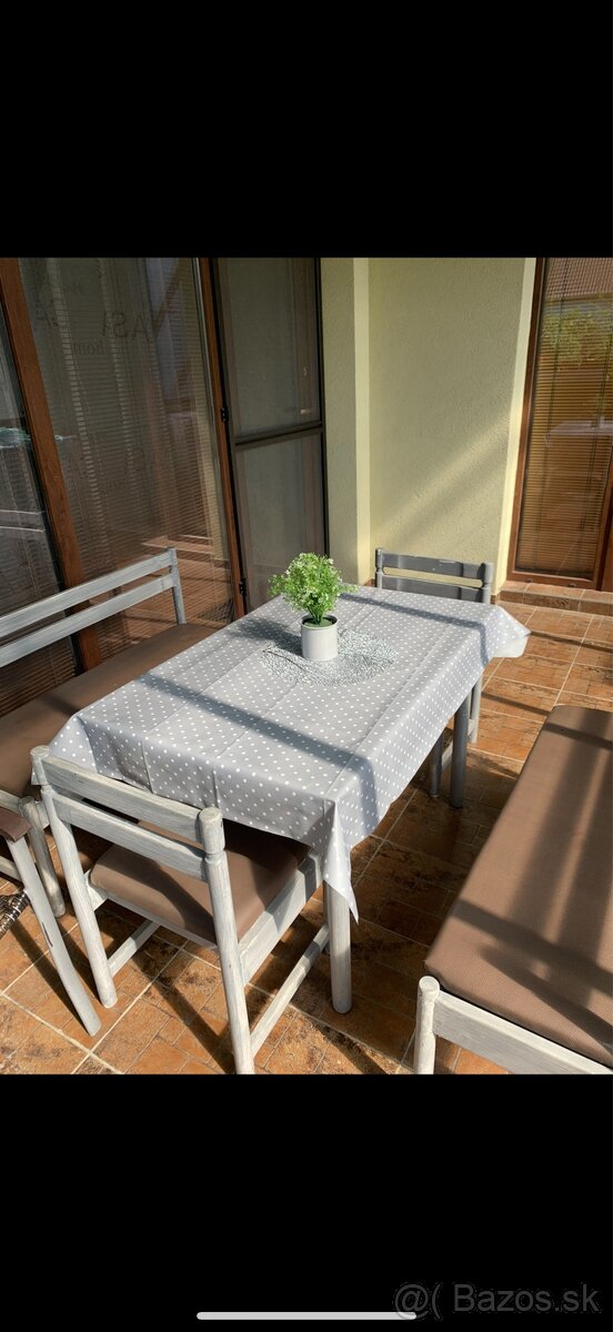 Stol , stolicky z dreva