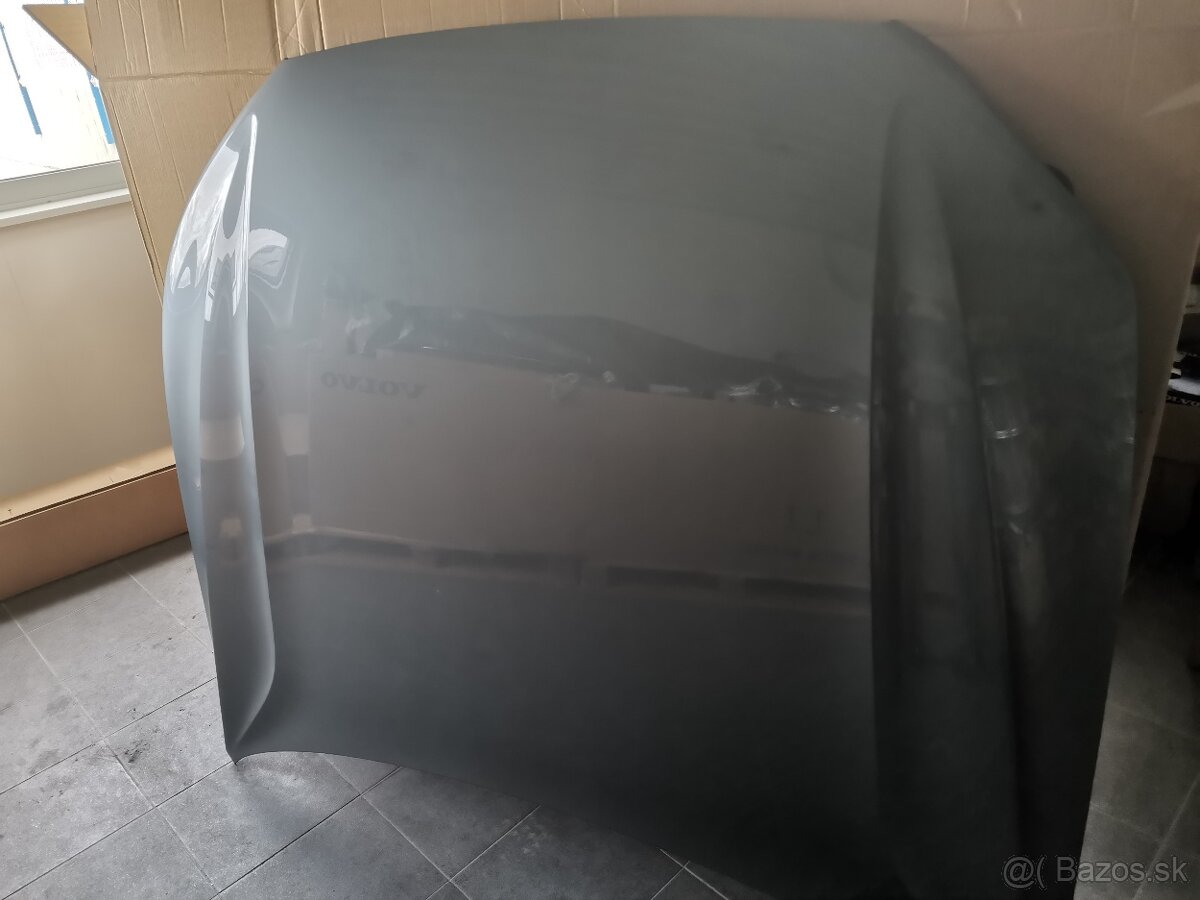 kapota VOLVO XC60 2018-2022