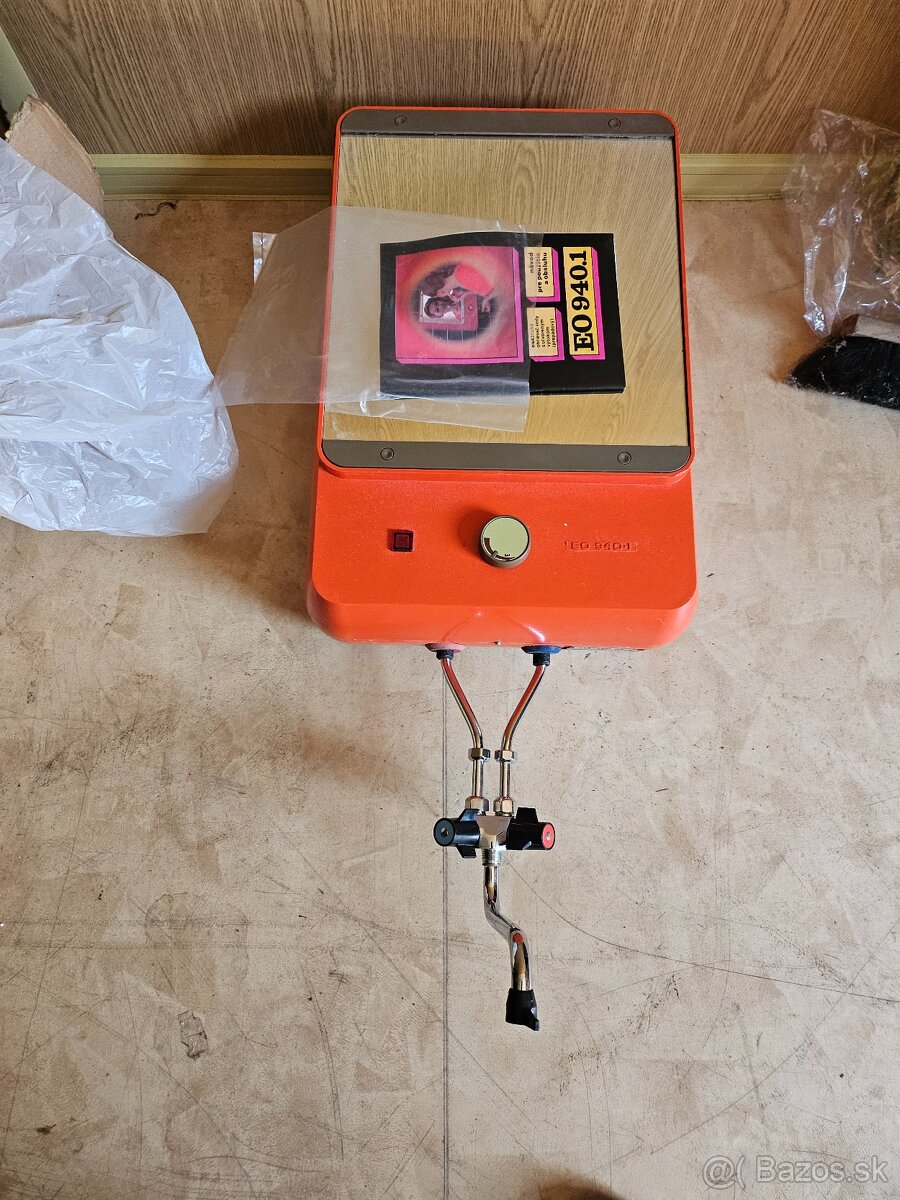 Elektrický  ohrievač vody bojler s objemom 10 l
