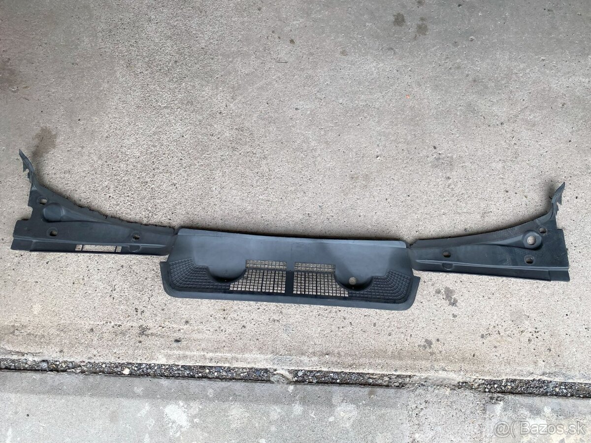 PREDAM Plastový kryt pod stierače torpedo BMW e36