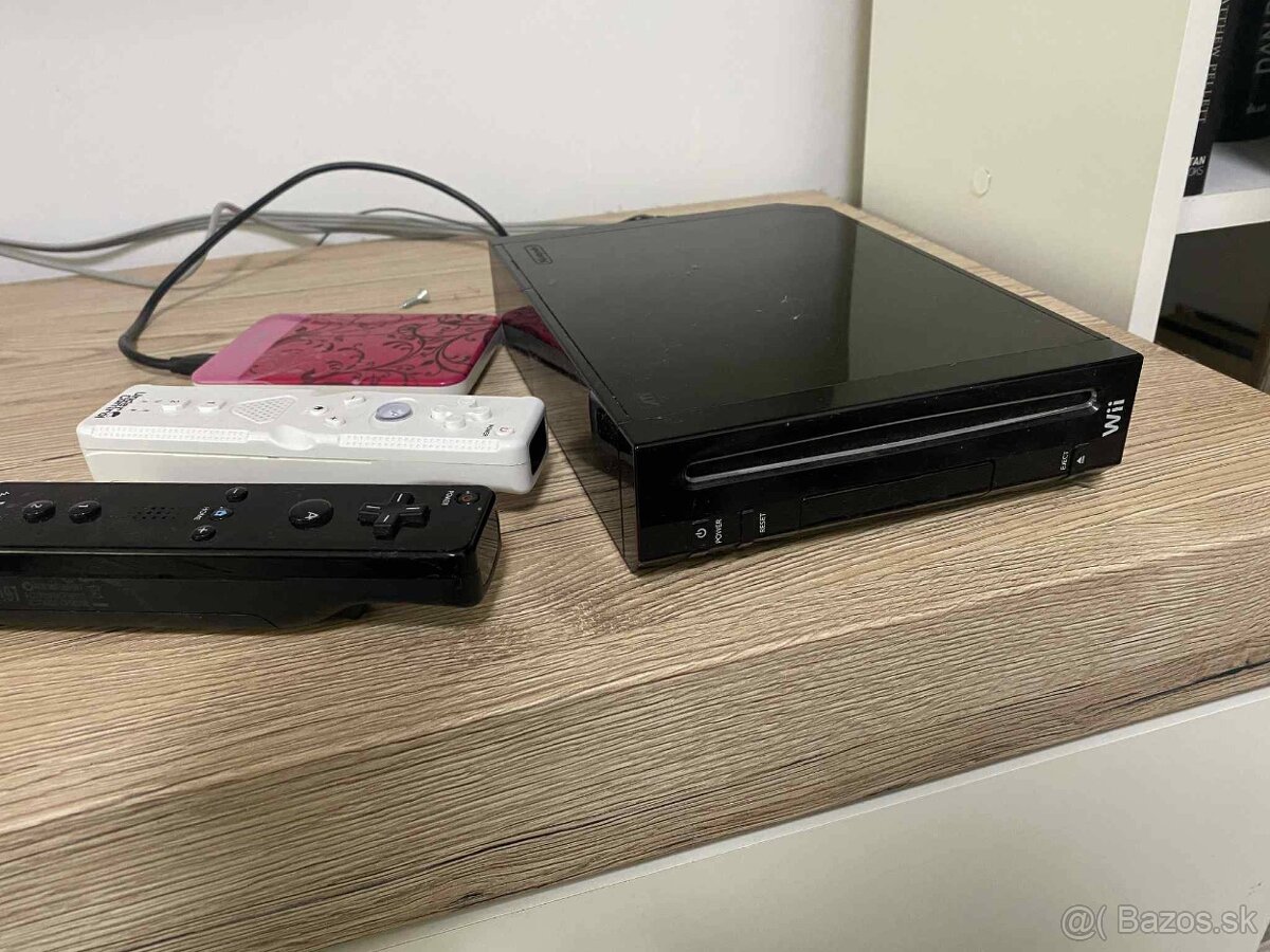 Nintendo Wii plus príslušenstvo a hry