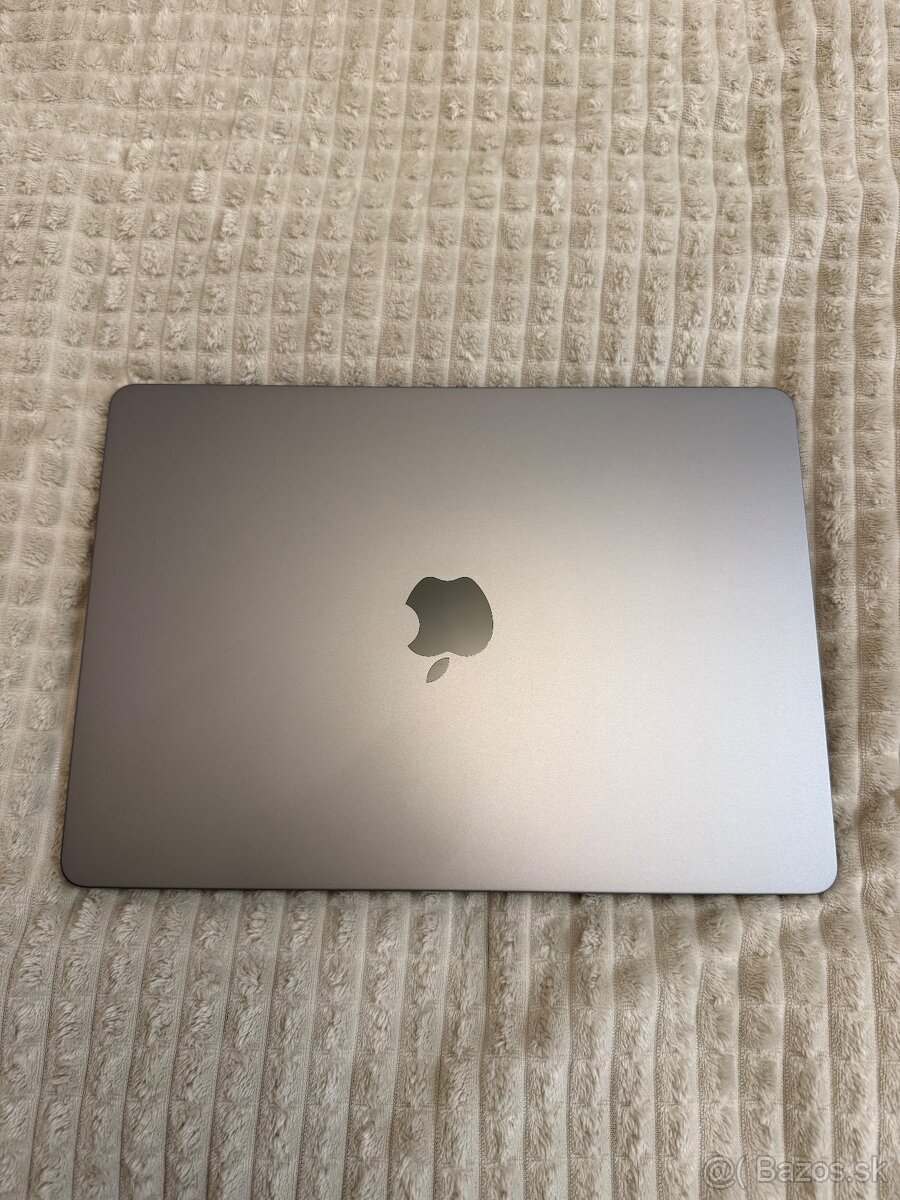 Macbook air M3 2024