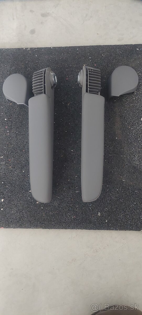 Predám lakťovú opierku na VW T5 T6 c.d. 7E5883081, 082