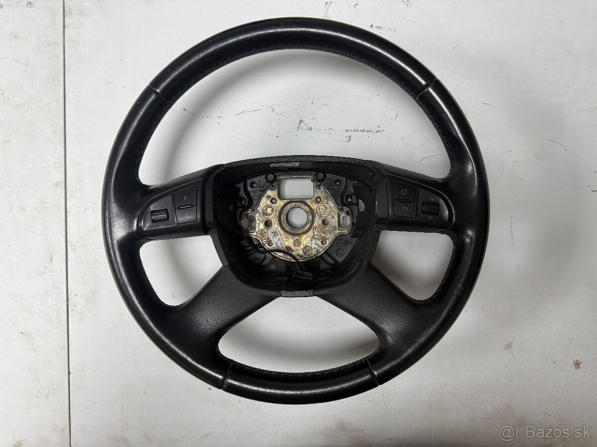Štvorramenný a multifunkčný volant ŠKODA