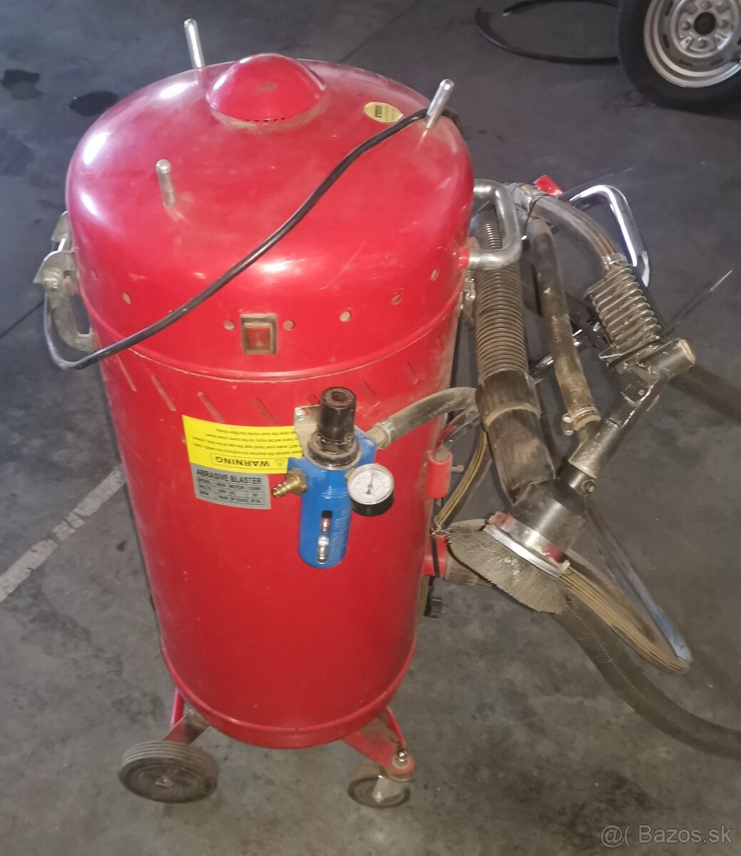 Injektorová pieskovačka s odsávaním