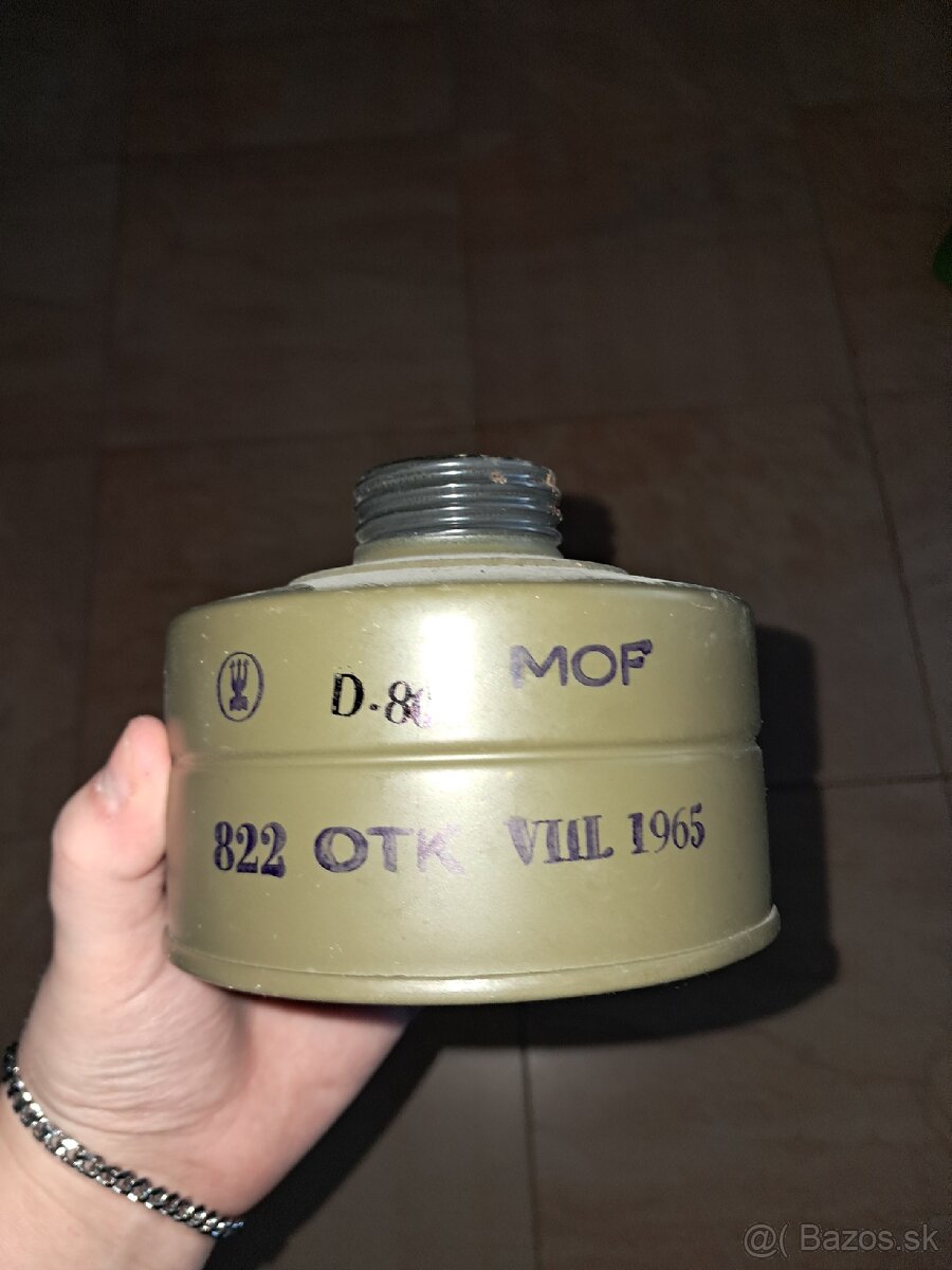 Predavam stary komunisticky vzácny filter na plynovu masku