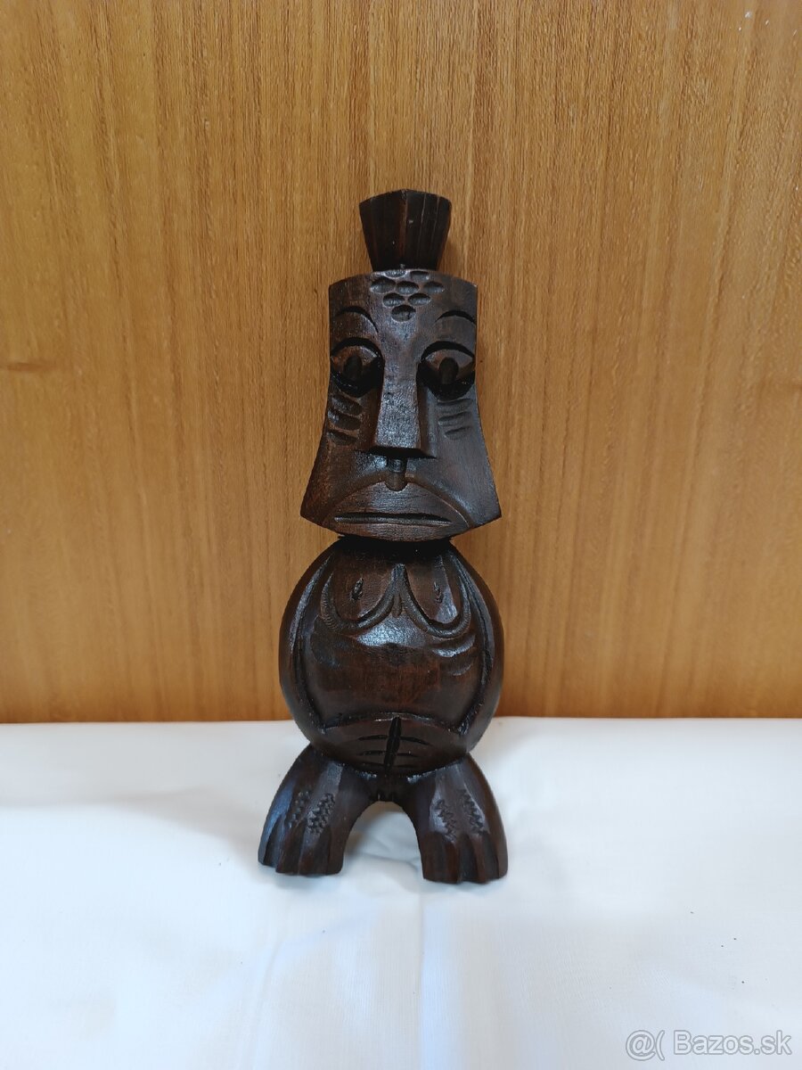 Drevená soška postavy z Kuby