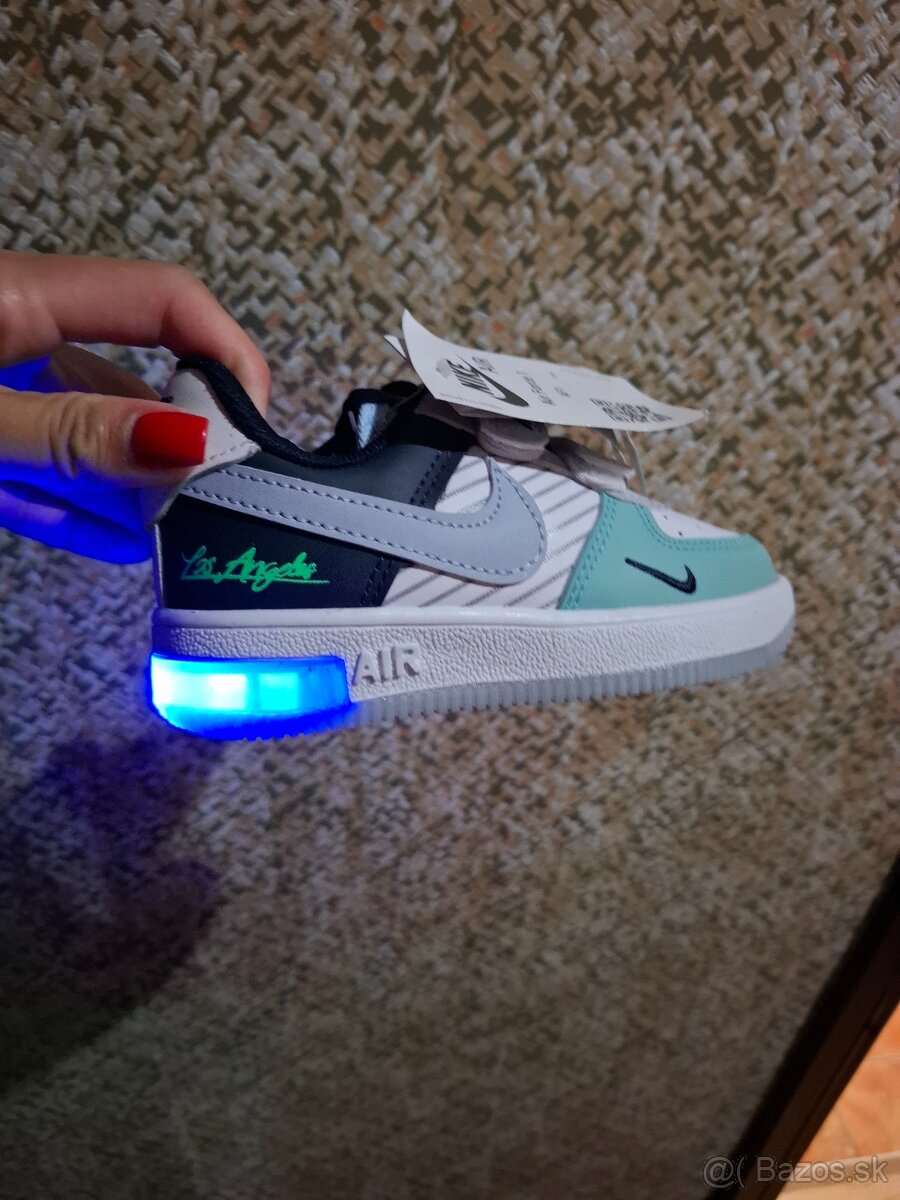 Tenisky Nike svietiace