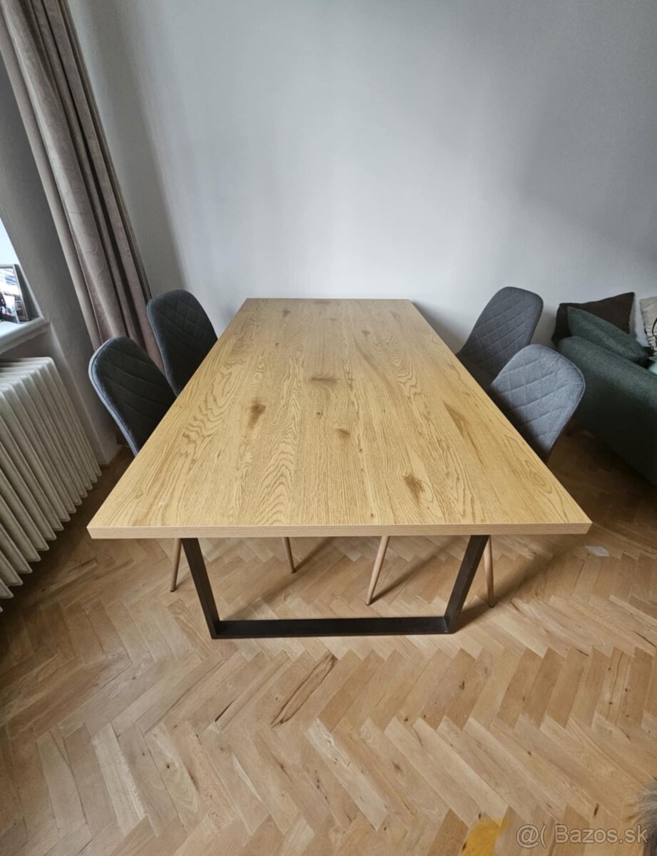 Nový jedálenský stôl AABENRAA