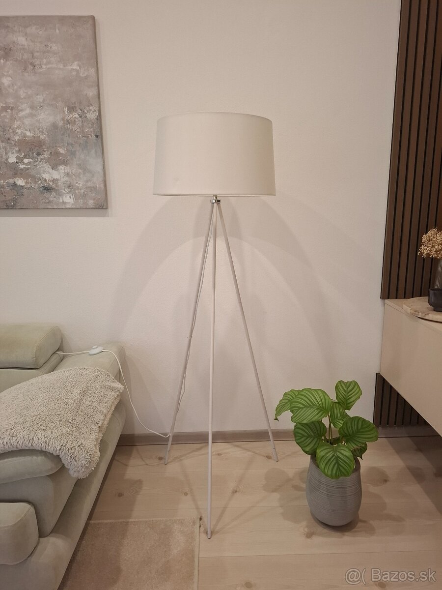 Stojaca lampa