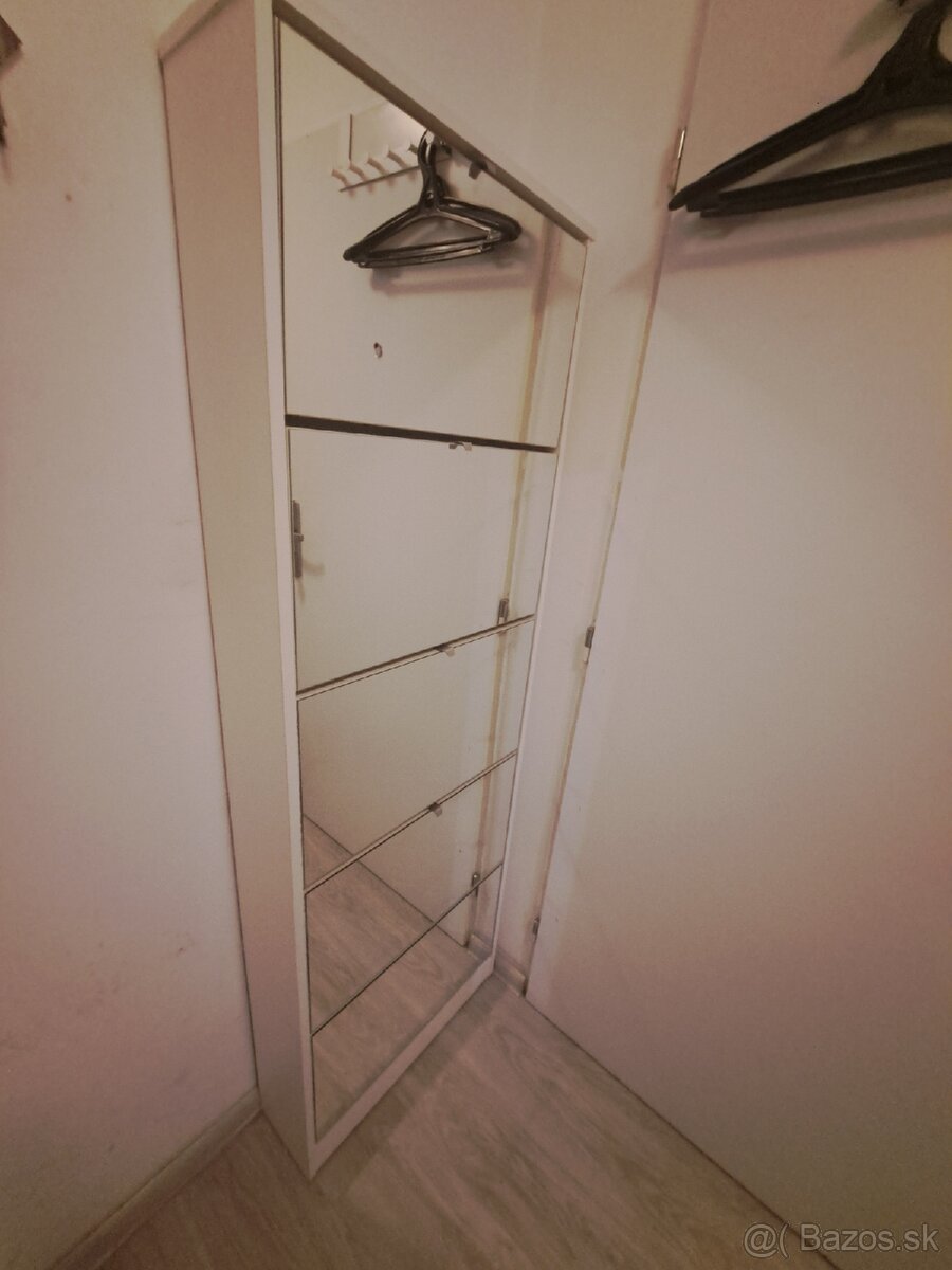 Skrinka na topánky, botník