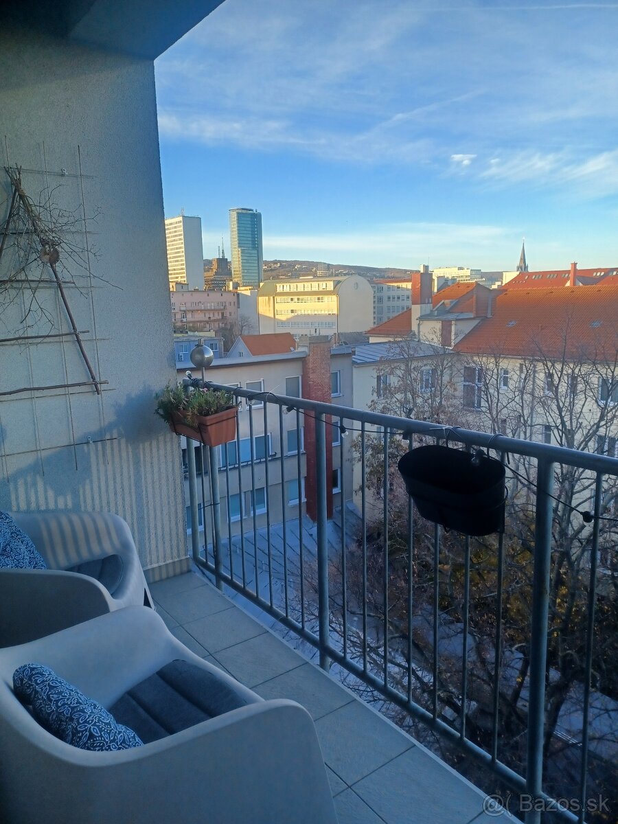 Prenajmem zrekonštruovaný 2-izbový byt v centra mesta