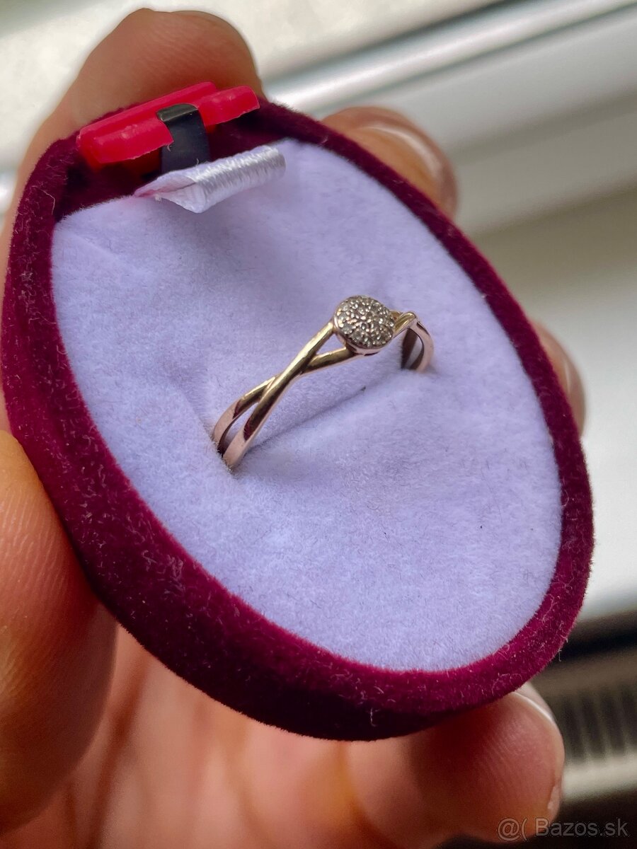 Zásnubný diamantový prsteň AMORA