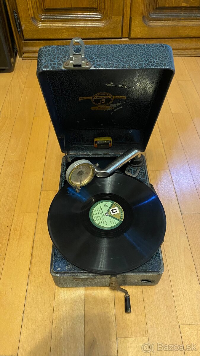 Predam starý zberatesky Gramafon Coumbia spolu zo zbierkou p