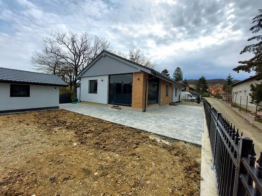 Na prenájom 4 izbový rodinný dom v Ruskove - Voľný Ihned