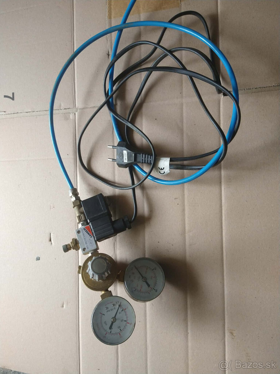 Redukčný ventil ku CO2 zváračke,s predohrevom