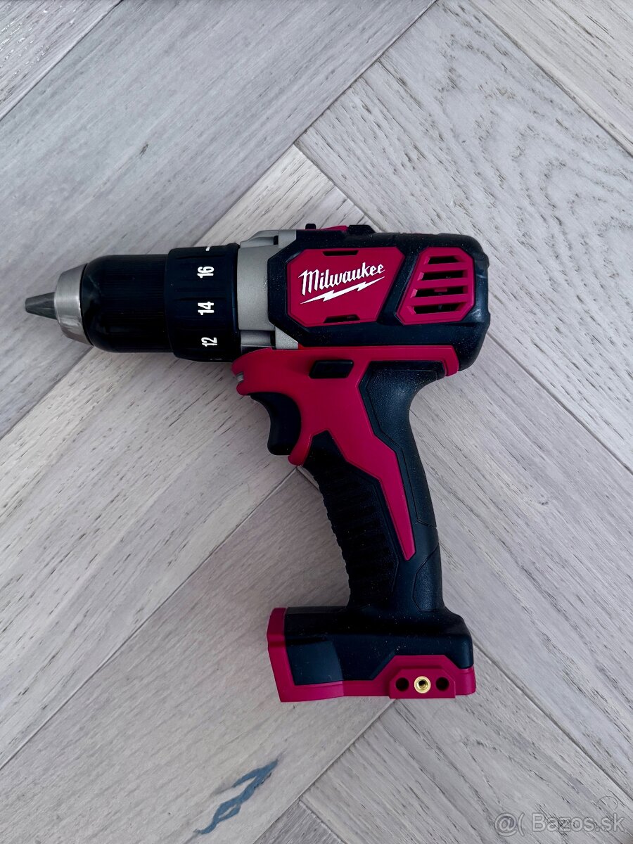 Milwaukee Aku vŕtačka bez príklepu