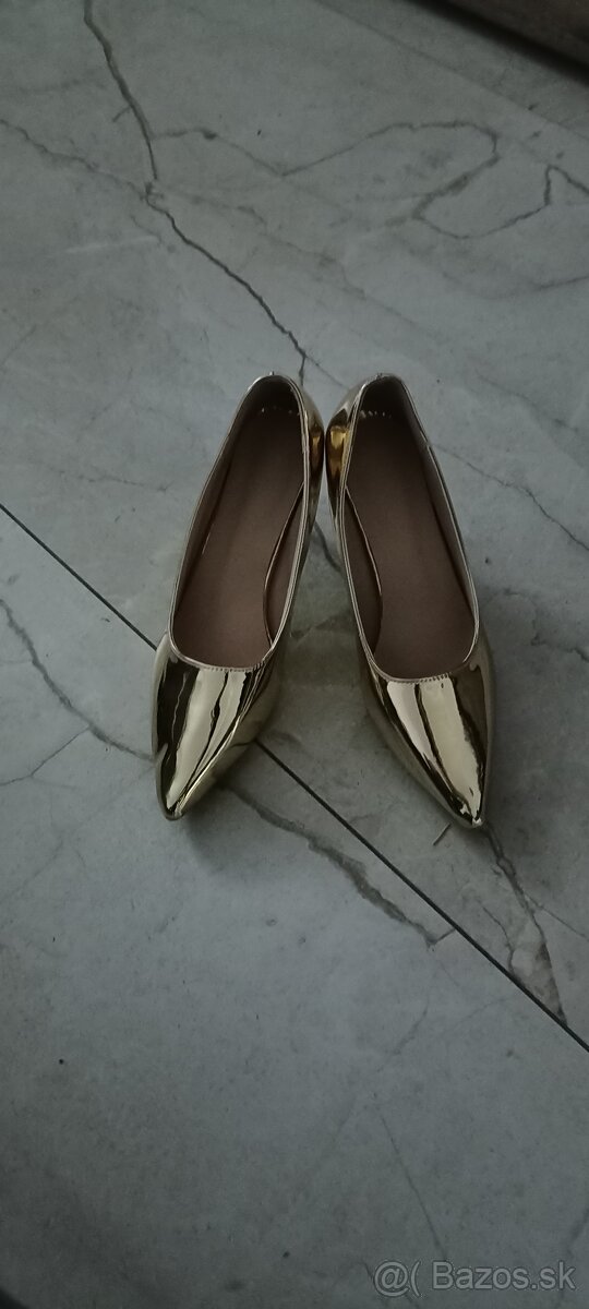 Nové topánky zlaté