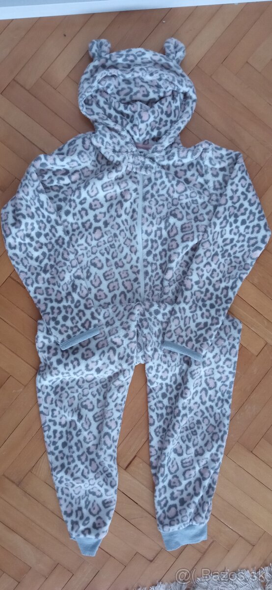 pyžamko alebo maska