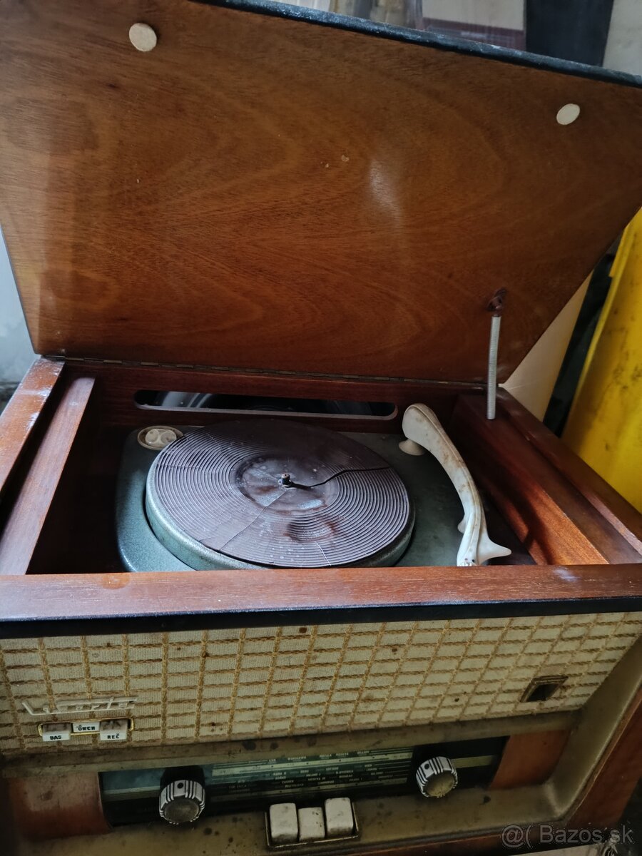 Retro radio
