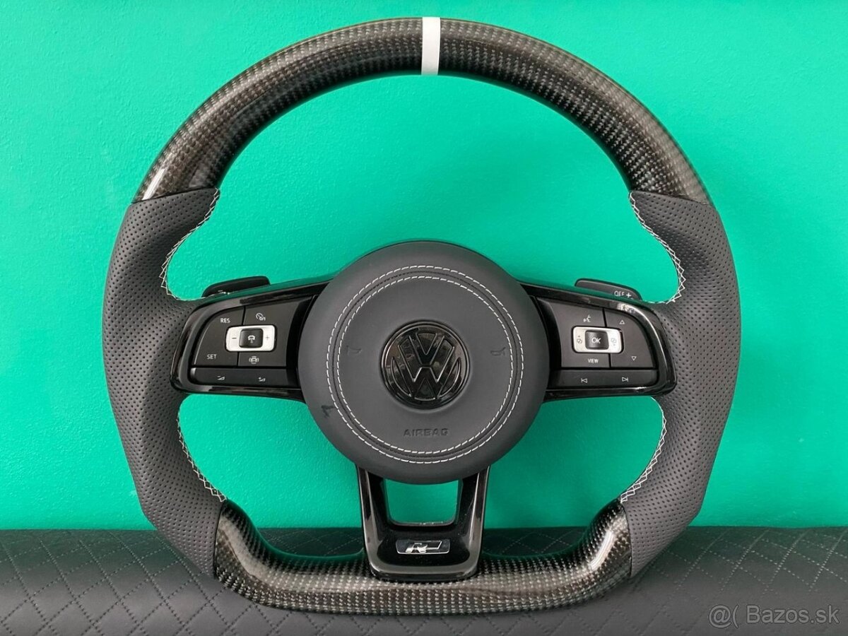 VOLKSWAGEN VOLANT KARBON - PERFOROVANA KOŽA - BIELE ŠITIE