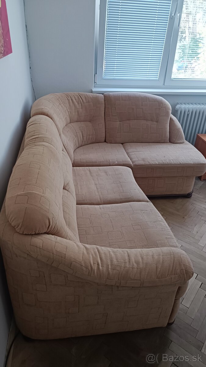 Sedačka s úložným priestorom a rozťahovanim