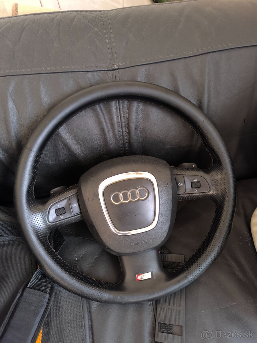 Audi volant