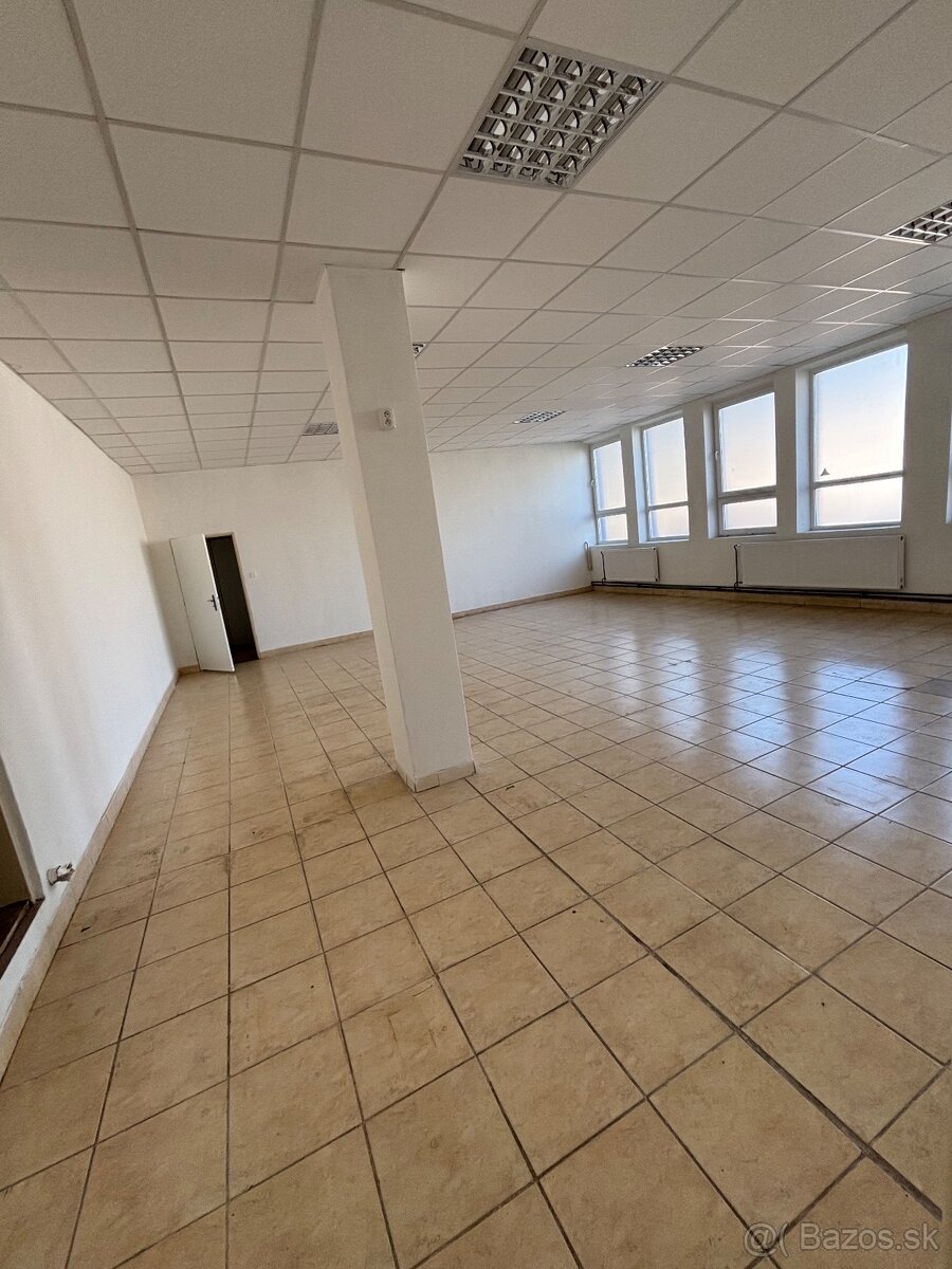 Prenájom 90 m² – sklad alebo predajňa - Jilemnického, Prešov