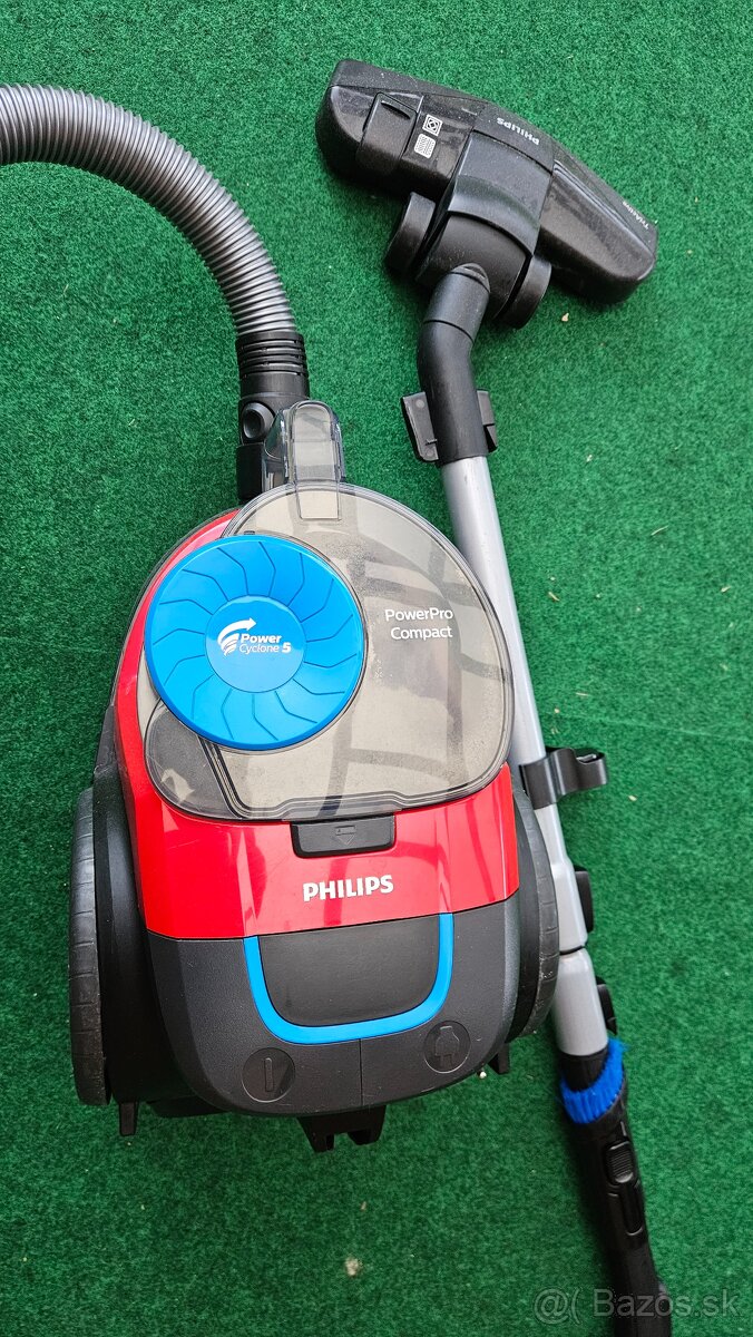 PHILIPS vysávač 900W