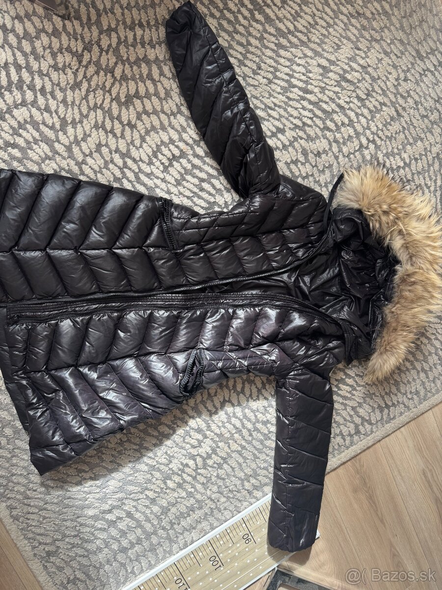 Moncler bunda s kozusinovou ciapkou
