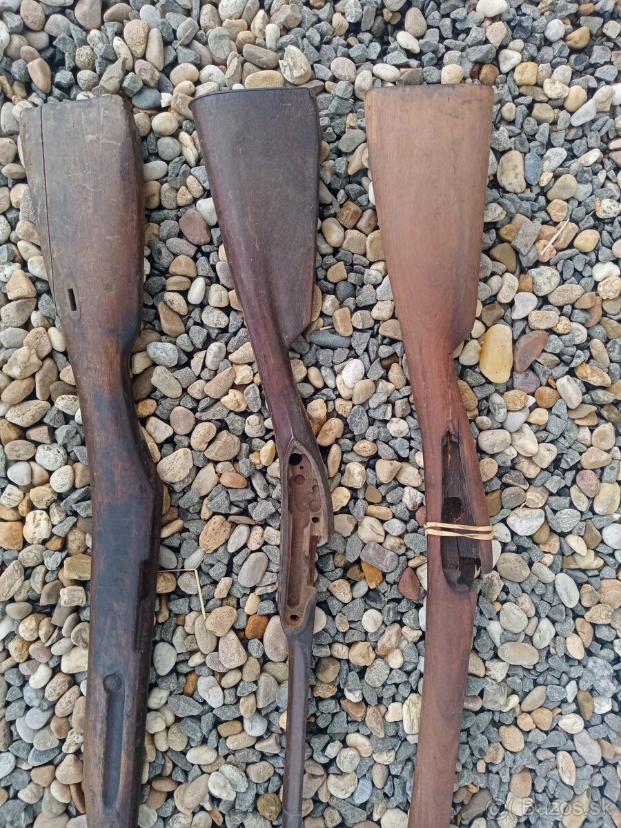 Staré zbrane pažby súčiastky komponenty