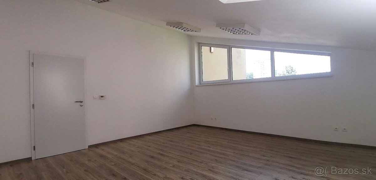 Prenájom - kancelársky priestor 28 m2, Banská Bystrica, cent