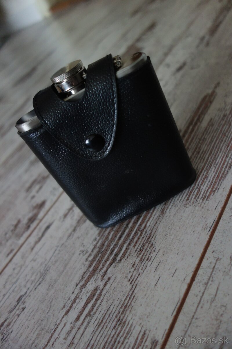 Nerezová ploskačka v koženom puzdre - ťapka