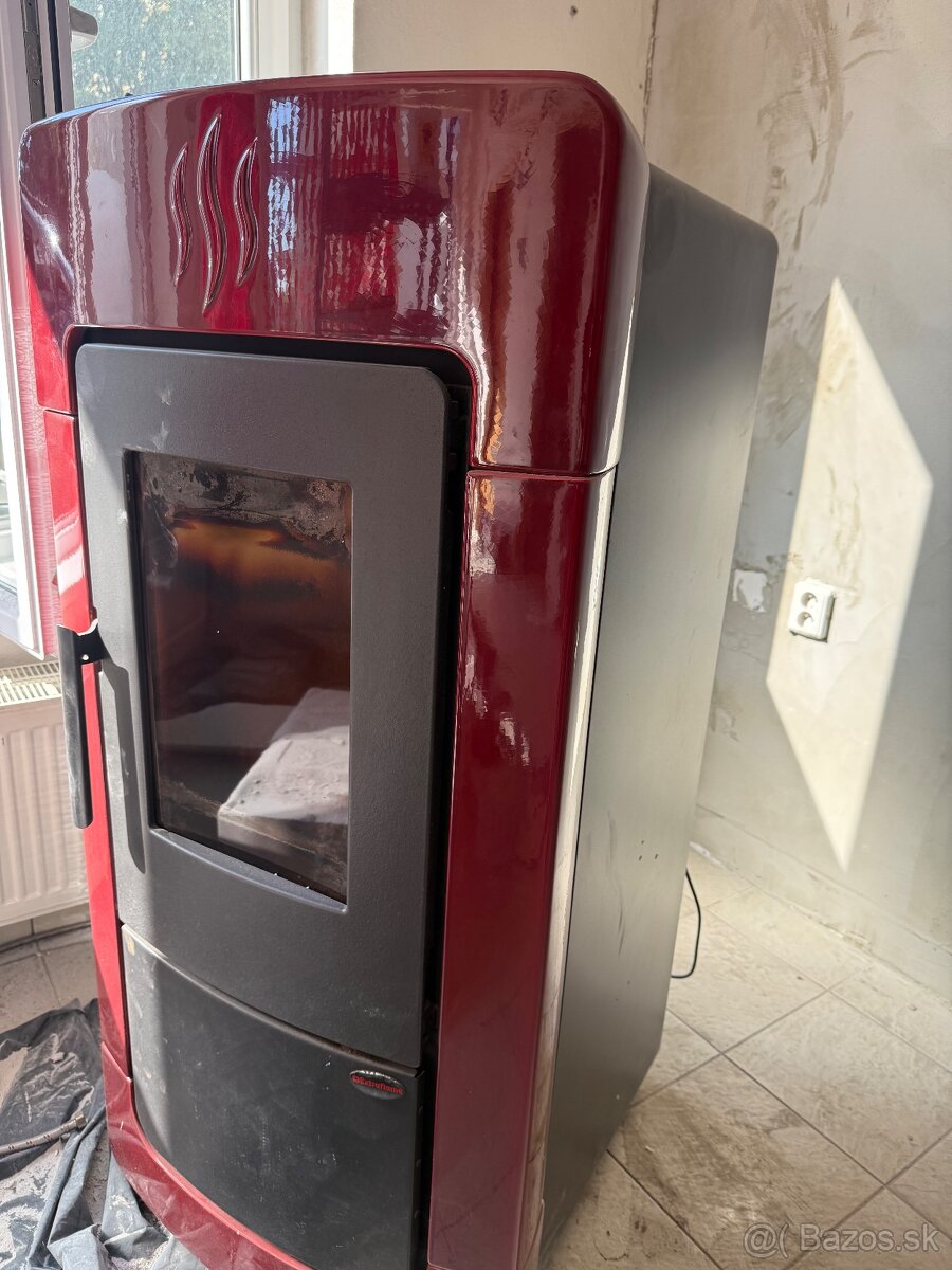 Predám pec na pelety značka Extraflame