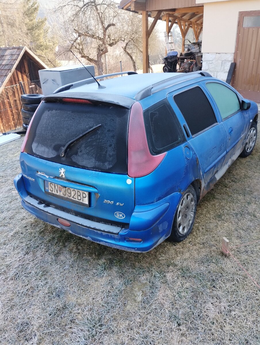 Predám alebo rozpredám Peugeot 206