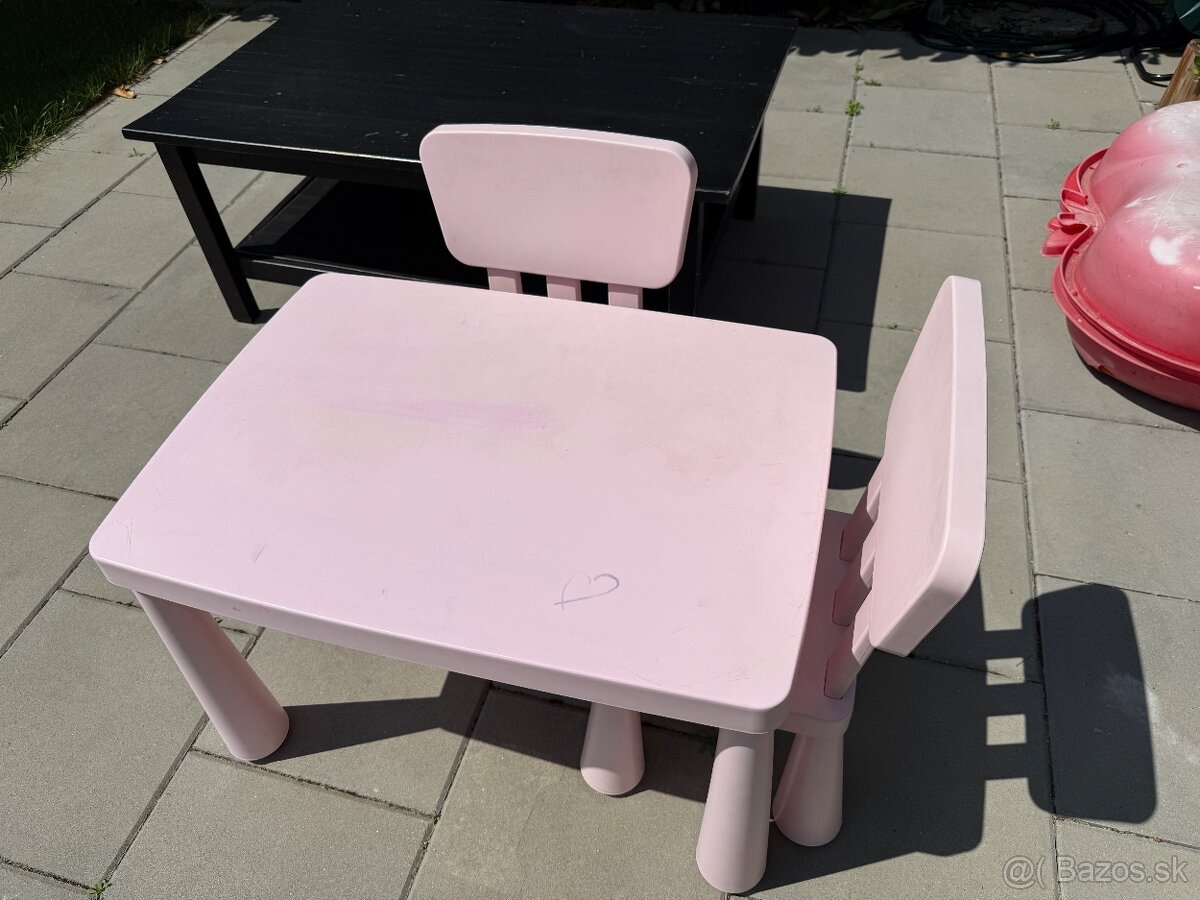 Ikea stolček so stoličkami