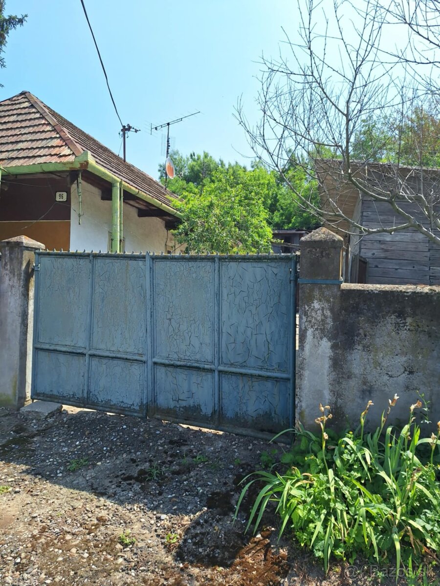 Rodinny dom v obci Šalov
